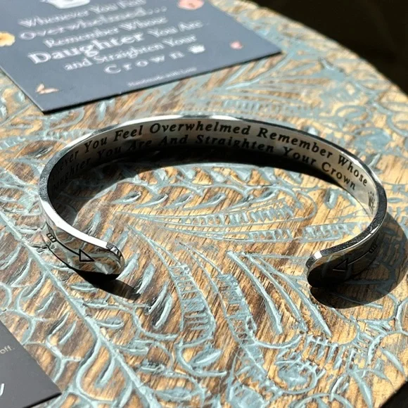 👑” Whenever you feel overwhelmed…” Sliver Bangle Bracelet👑 - Picture 4 of 4
